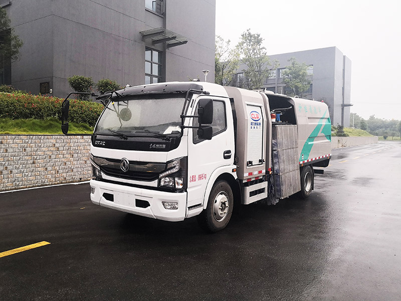 4方東風(fēng)純電動護欄清洗車CL5090GQXBEV